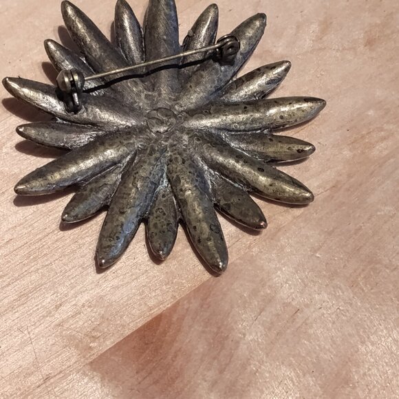 Vintage rhinestone brooch Dahlia with rainbow rhinestone - Picture 2 of 3